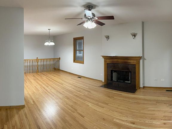 5th image of 925 W Lakeside Pl APT 1W