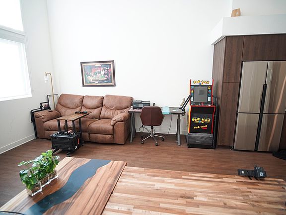 2nd image of 3980 Wilshire Blvd S #742