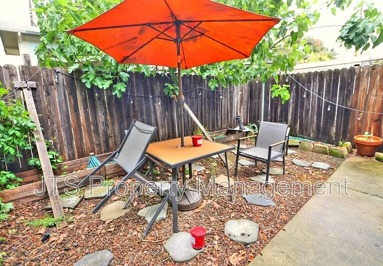 1233 V St #B — Photo 4