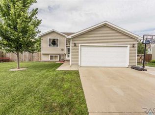 1412 W Meadowbrook Trl, Brandon, SD 57005