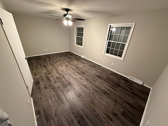 4th image of 1554 Whiterock Ave