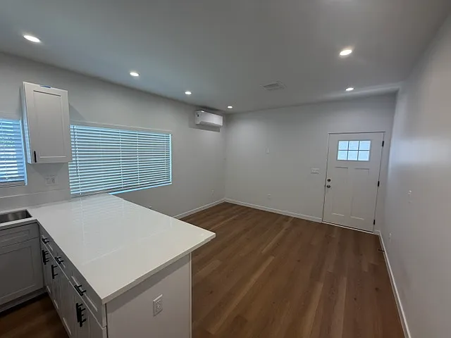 1307 W 96th St #B — Photo 10