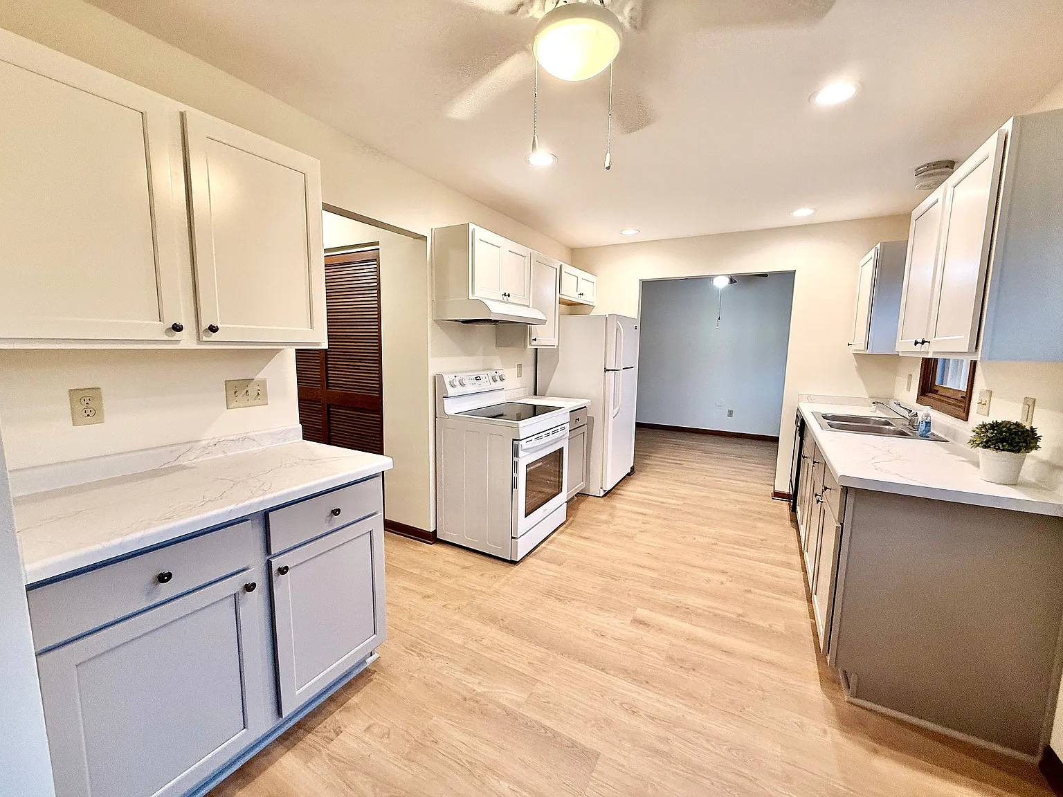3 bed, 1.5 bath, 1600 sqft, $2,000 — Photo 4
