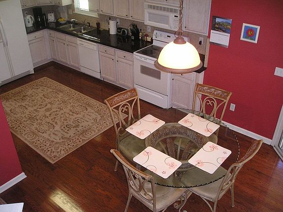Eat-in Kitchen