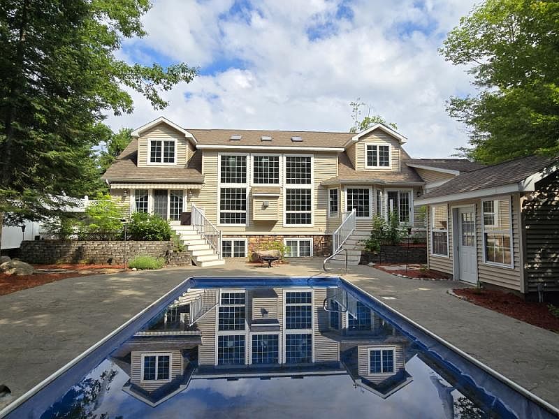 1st image of 1225 Trowbridge Dr
