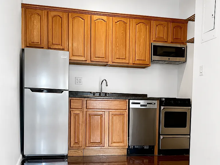 337 W 51st St #Penthouse C — Photo 9