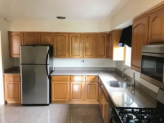 5th image of 7419 Ditmars Blvd #3