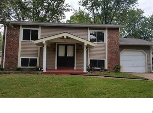 12416 Bernie Ln, Maryland Heights, MO 63043