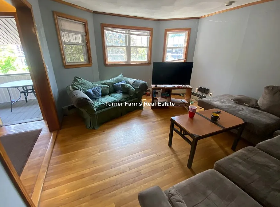 6 bed, 9999 sqft, $7,800 — Photo 1