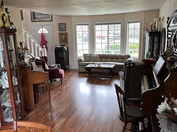 3rd image of 1730 Potomac Ct