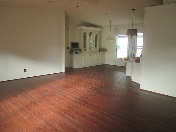4th image of 16574 Avenida Del Lago