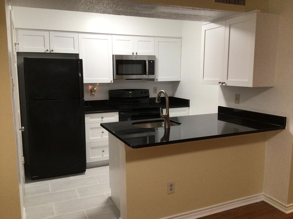 1st image of 1504 Lincoln Way APT 122