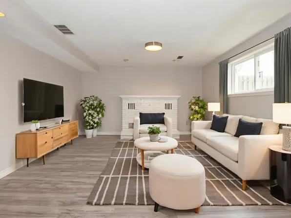 27 Rollins Dr, Welland, ON L3C 6Z8