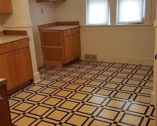 5th image of 2415 W Jefferson St