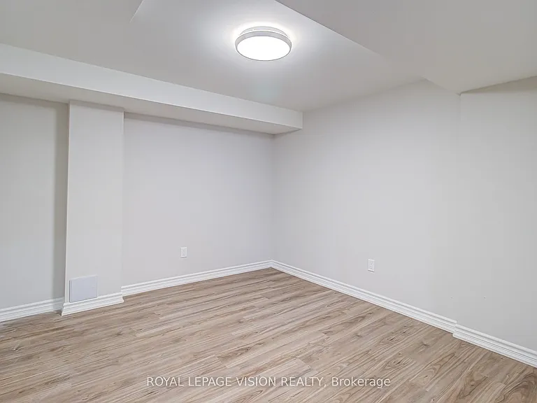 72 Jeanette St — Photo 28