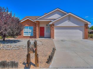 4 Apache Plume Rd, Los Lunas, NM 87031