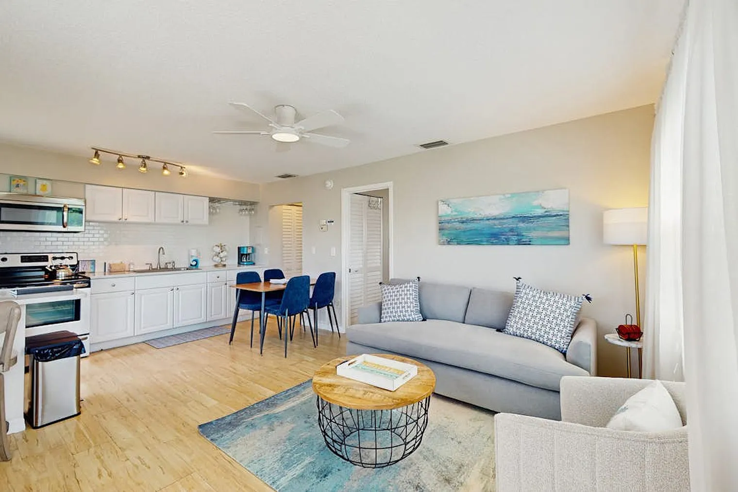 1 bed, 1.0 bath, 548 sqft, $3,292 — Photo 2