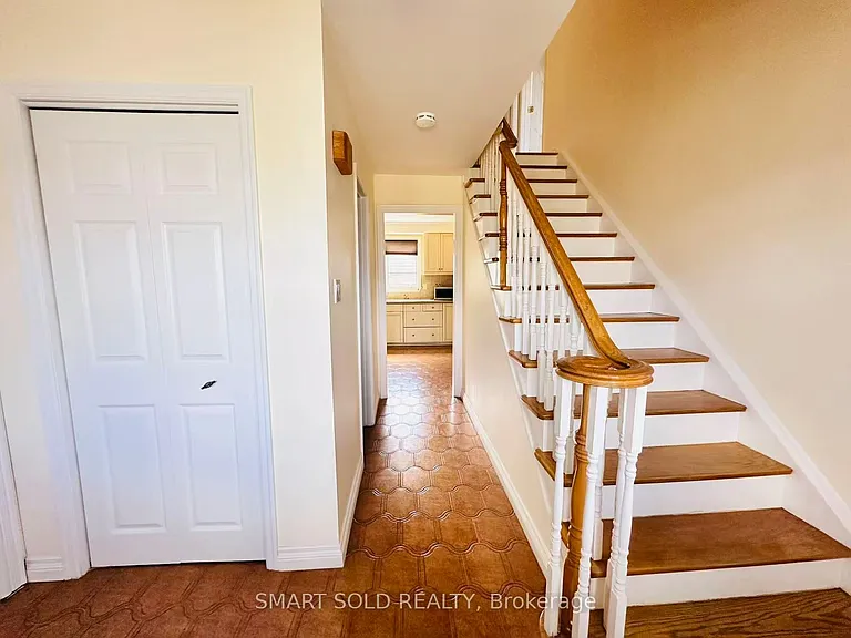 22 Hemingway Cres — Photo 8