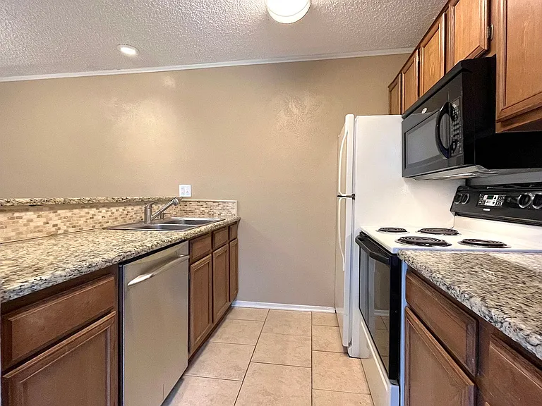1901 Holleman Dr W #209 — Photo 7