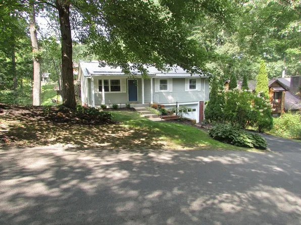 104 Rhododendron Trl, Beckley, WV 25801