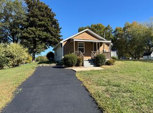 708 Pine St, Paris, TN 38242