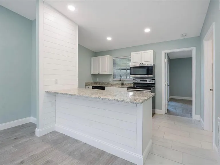 1184 Woodman Way — Photo 5