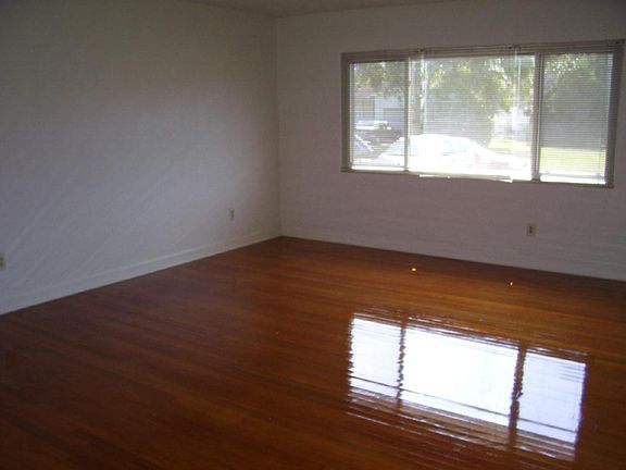 Wood Floors, Large Living Rm