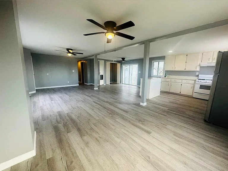 204 Phillips St — Photo 28