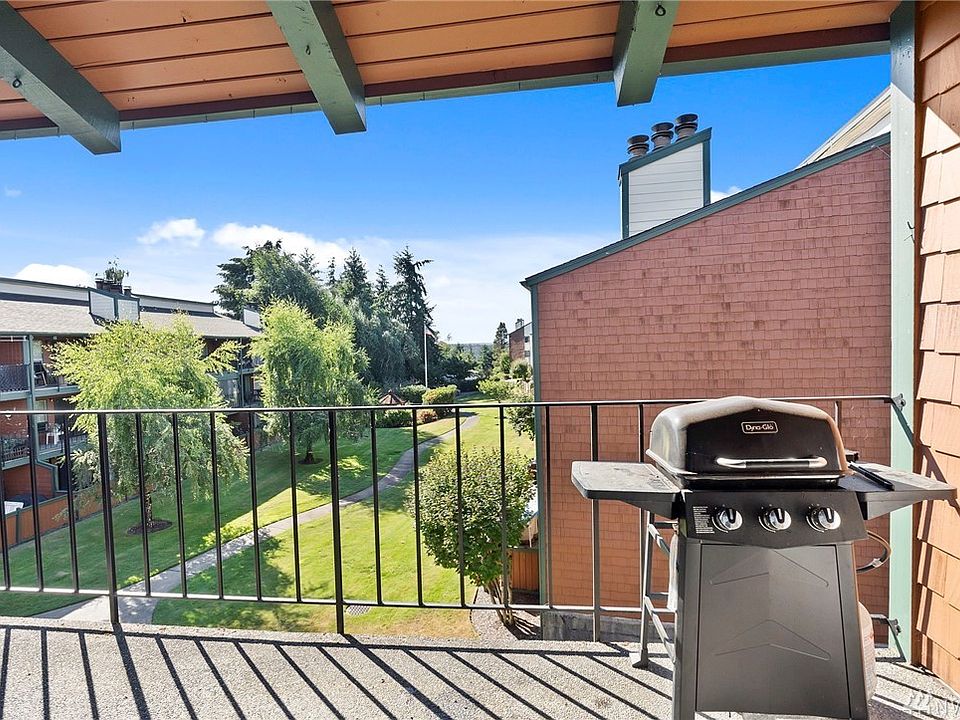 Sit back on your covered balcony and enjoy the sunset views over the Olympic Mountains!