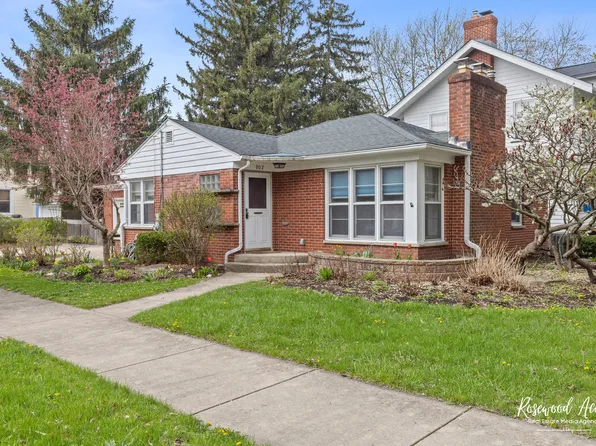 902 W Downer Pl, Aurora, IL 60506