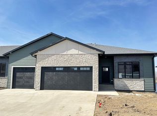 8616 W Shoreline Pl, Sioux Falls, SD 57107