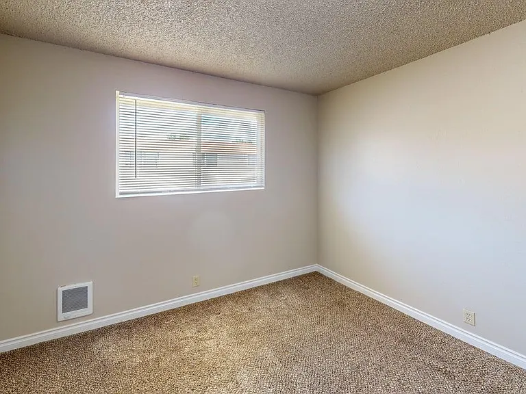 240 W Furnish Ave #8 — Photo 11