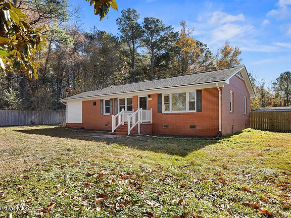 2nd image of 2383 Burgaw Highway