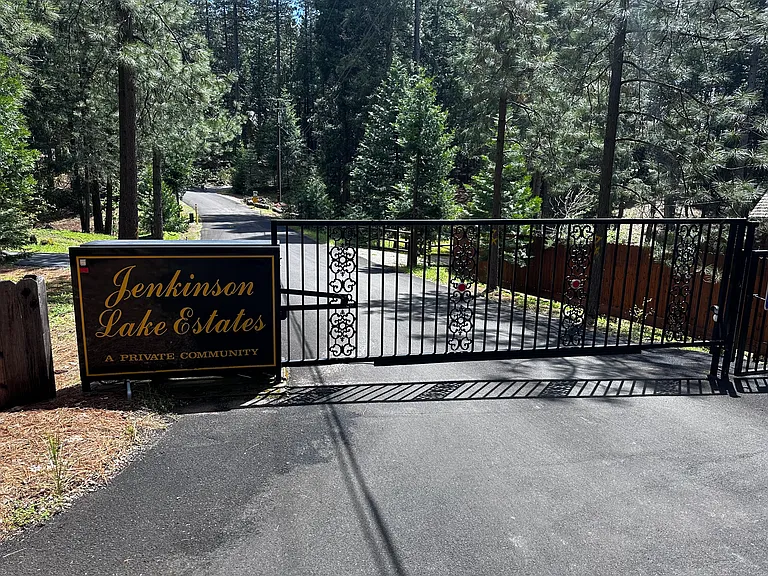 4589 Jenkinson Cir — Photo 16