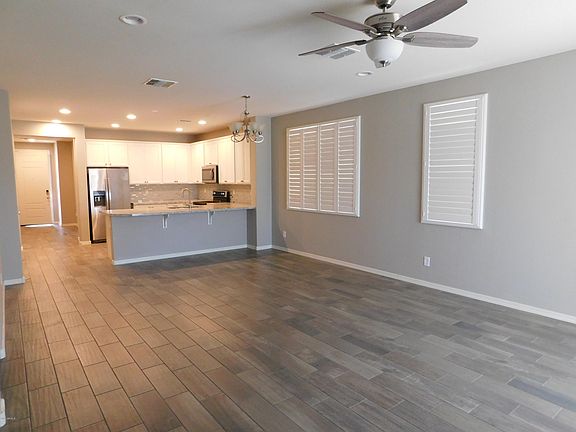 4th image of 2833 E Hidalgo Ave