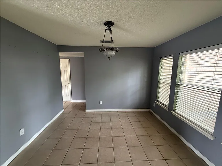 1704 Matagorda Dr — Photo 3