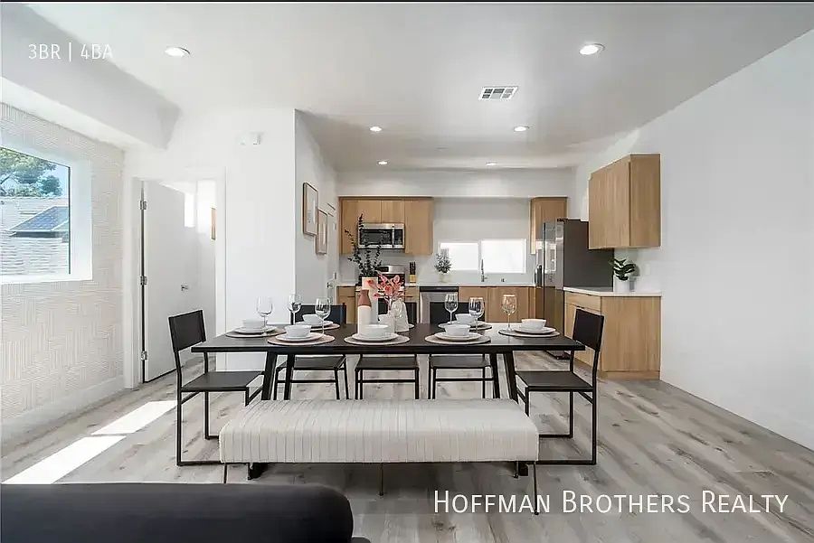 1st image of 216 N Coronado St #1/2