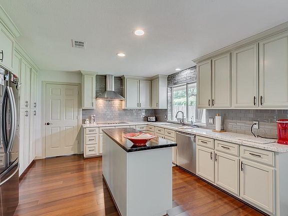 4th image of 4616 Shady Lake Dr