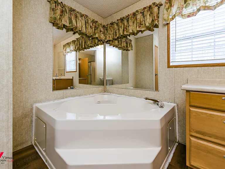 259 Kings Cir — Photo 10