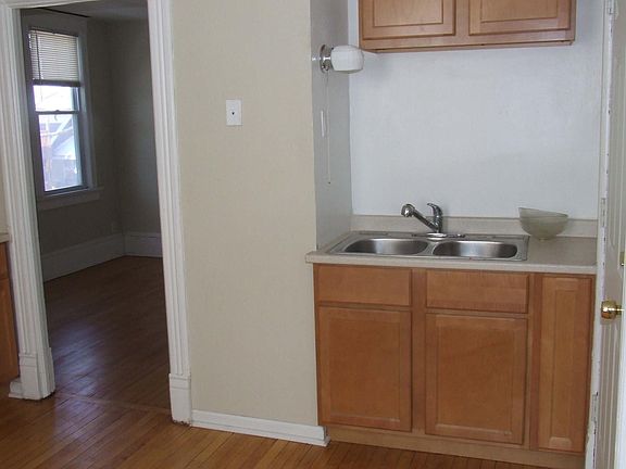 2nd image of 3412 N Fratney St