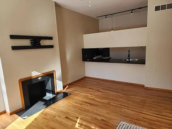 2317 Hickory St - 2317 A Hickory Street — Photo 3