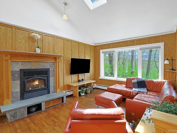 4th image of 136 Furnace Woods Road
