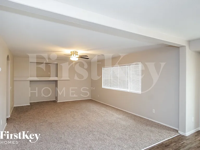 985 Blue Lantern Dr — Photo 4