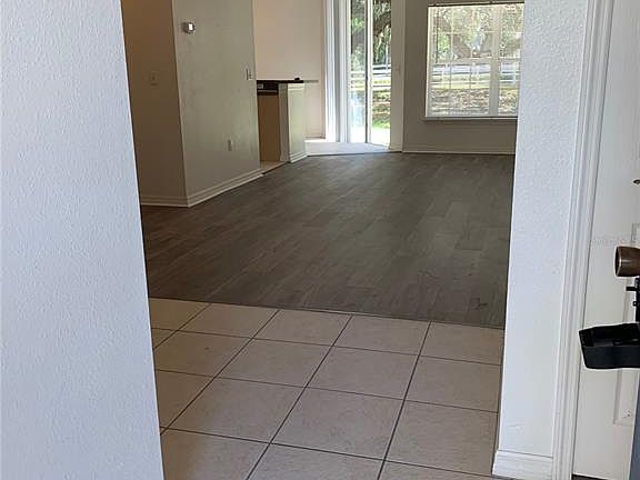 2nd image of 2035 Winterset Dr