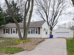 2510 Illinois St SW, Cedar Rapids, IA 52404