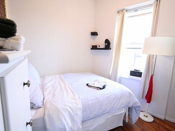 5th image of 171 W 4th St APT 16