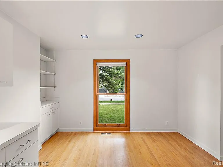 2635 Dorchester Rd — Photo 7