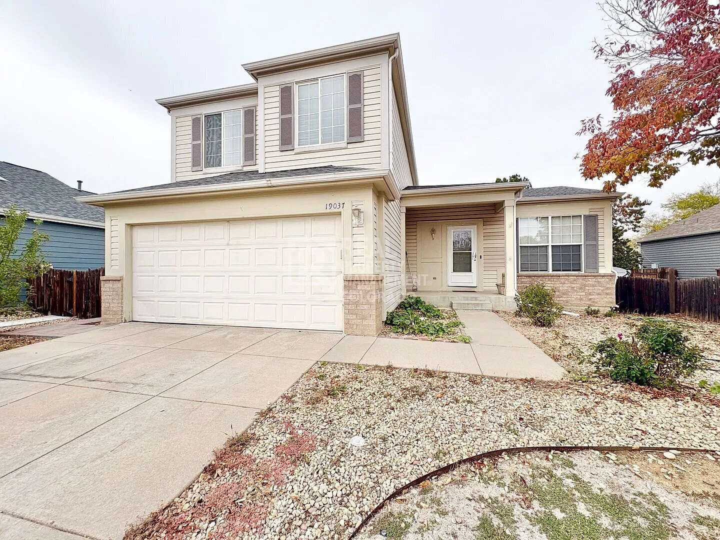 Spacious 4-Bedroom Aurora Home with Finished Basement & Private Deck — Photo 1