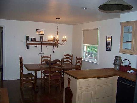 4th image of 1033 Mountain View Dr