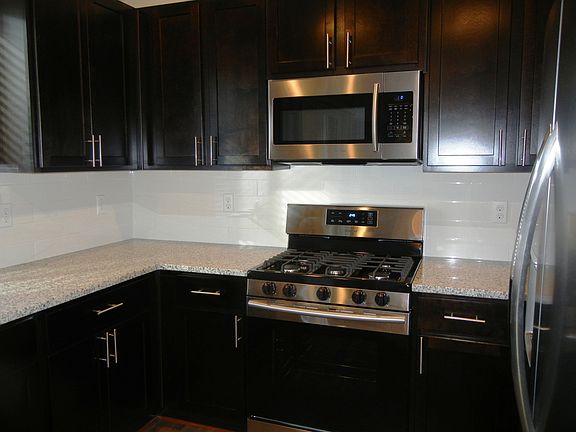 5th image of 823 Pioneer St SW